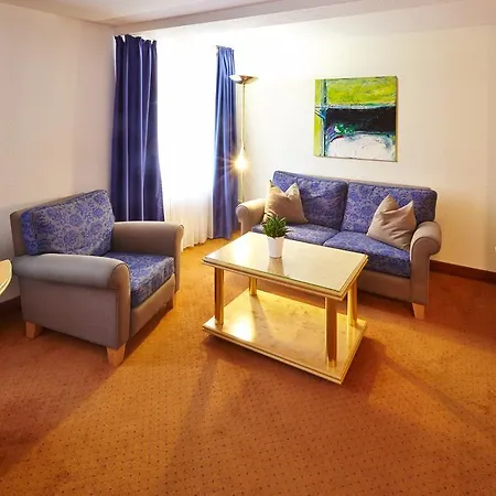 Waldhorn Hotel 3*