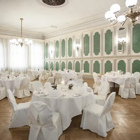Waldhorn Hotel