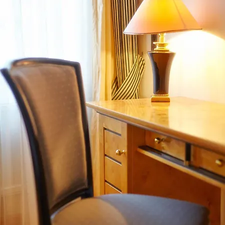 מלון Waldhorn 3*