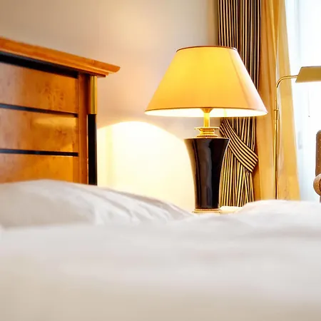 Waldhorn Hotel 3*